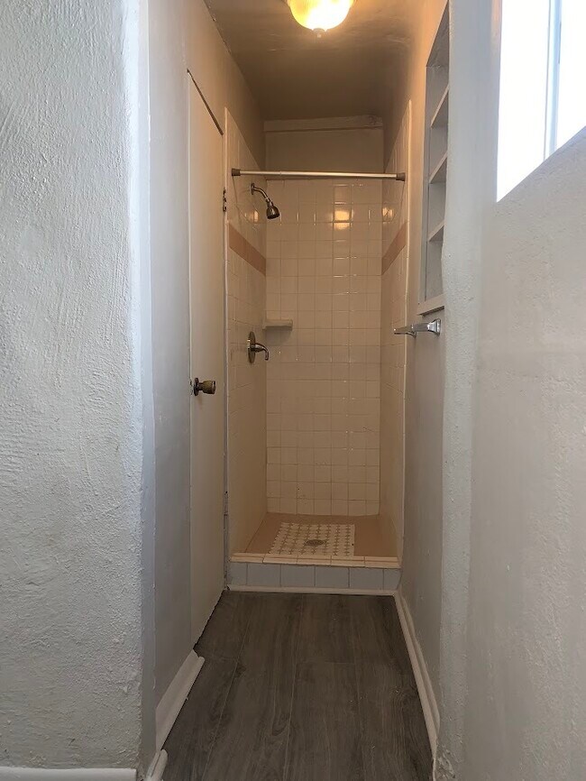 Building Photo - Move-In Ready! Charming 1-Bedroom Downtown...