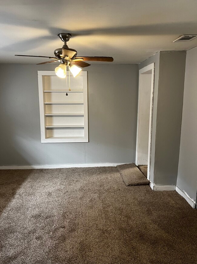 Building Photo - 1425 Silver Dr