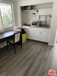 Building Photo - 451 S La Peer Dr