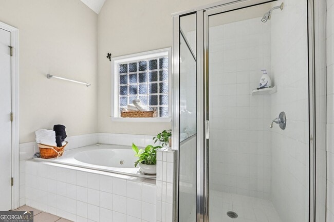 Building Photo - 255 Squire Ln