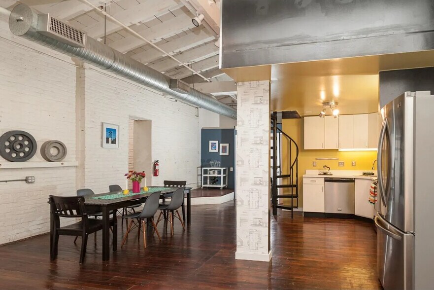 Building Photo - 429 N 13th St