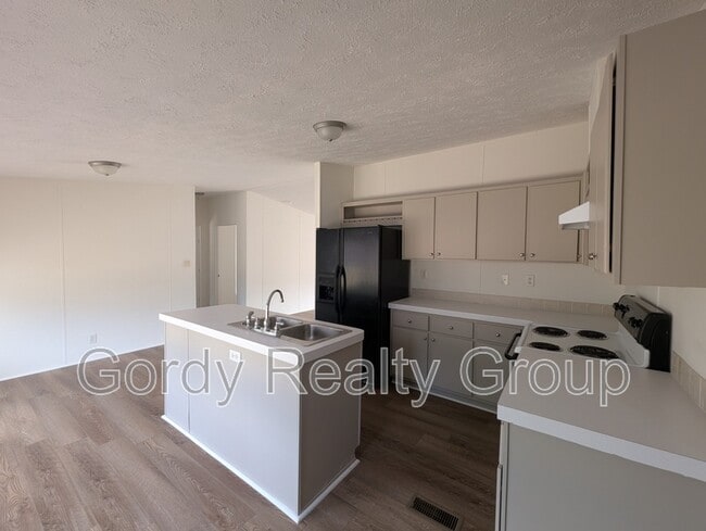 Building Photo - 812 Shelby Ave