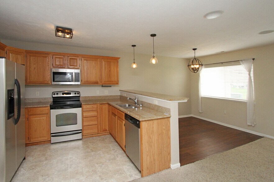 Building Photo - 6028 Glenbrook Ln