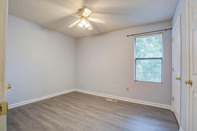 Building Photo - 6280 Lucille Dr