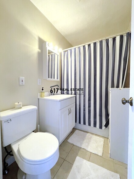 Building Photo - 68-1 Willis Ave. Unit 1
