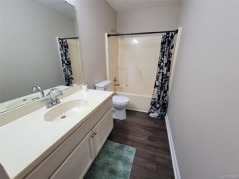 Building Photo - 6501 Juniper Tree Ln