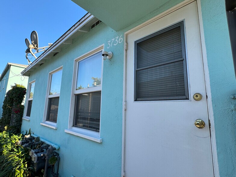 Building Photo - 3736 S Bentley Ave