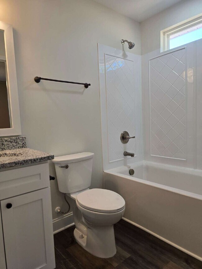 Building Photo - 2 Bedroom Townhomes Near Downtown Mebane for $1495