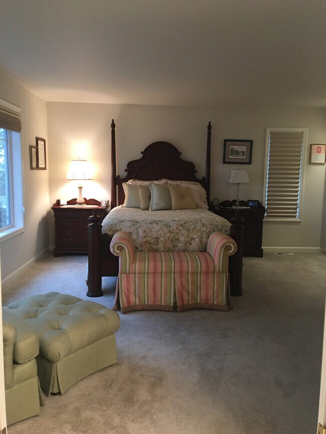 Building Photo - Beautiful 3 bedroom 2.5 Bath in North Corv...