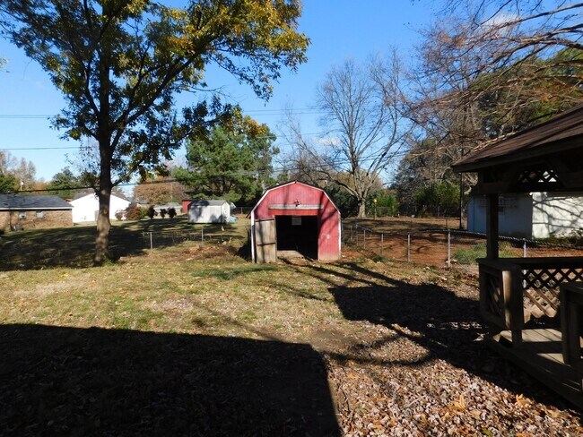 Building Photo - 1760 Northfield Dr