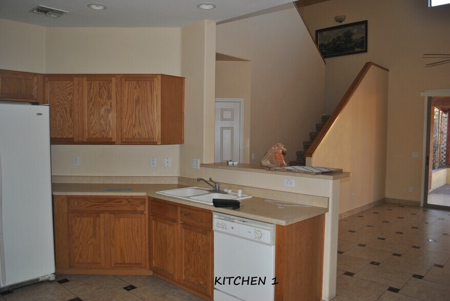 Building Photo - 16519 N 71st Ave