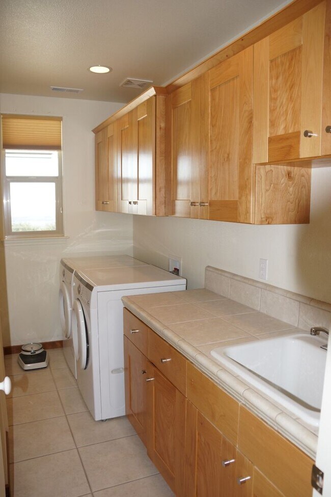 Building Photo - Luxury Home with 180 Degrees Lake Views