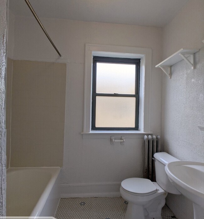 Building Photo - 2332 N Spaulding Ave