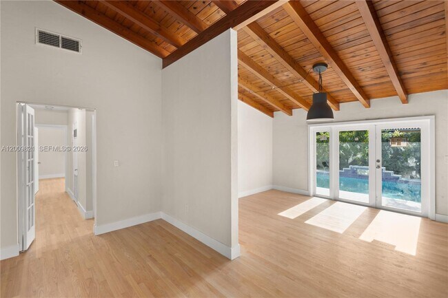 Building Photo - 5614 San Vicente St