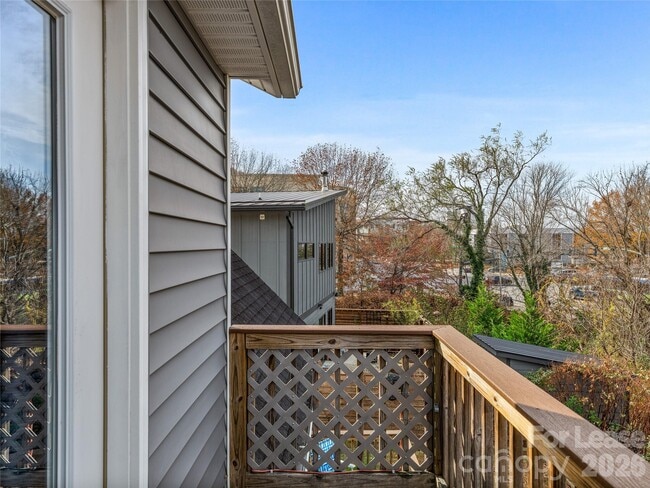 Building Photo - 14 Hildebrand St