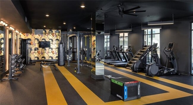 Building Photo - 105 Rogers St NE