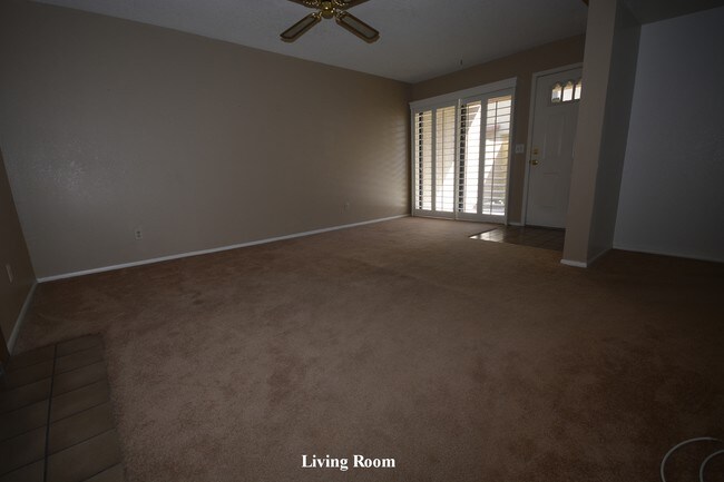Building Photo - 850 S River Dr