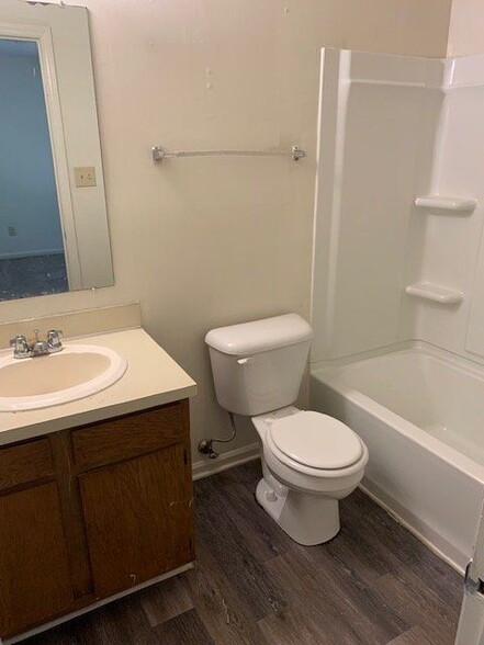 Building Photo - 810 B's Barbeque Rd