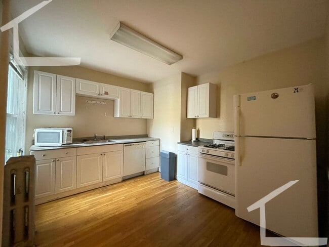 Building Photo - 9/1 Oversized Allston 4BR/2BA w/heat inc
