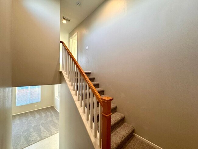 Building Photo - Beautiful 4 bedroom two story house with RV parking for LEASE in Murrieta!