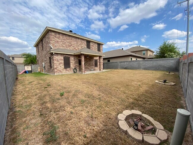 Building Photo - 413 Windmill Palm Dr