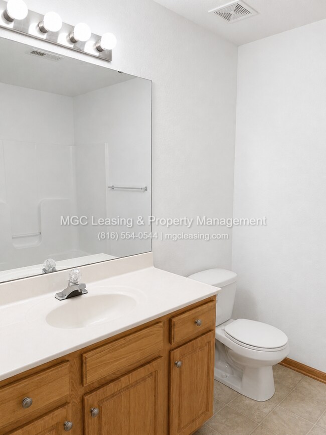 Building Photo - Peaceful Ranch Duplex in Pleasant Hill, MO
