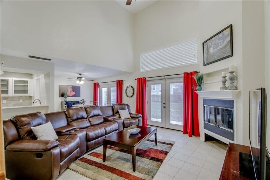 Living room - 631 Cimarron Trl