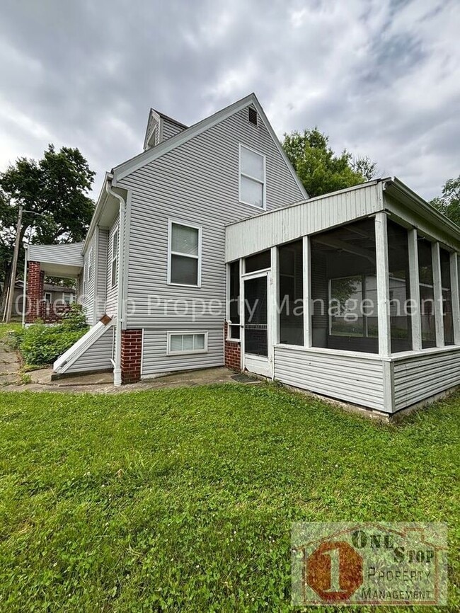 Building Photo - 2 Bedroom, 1.5 Bathroom Home in Independen...