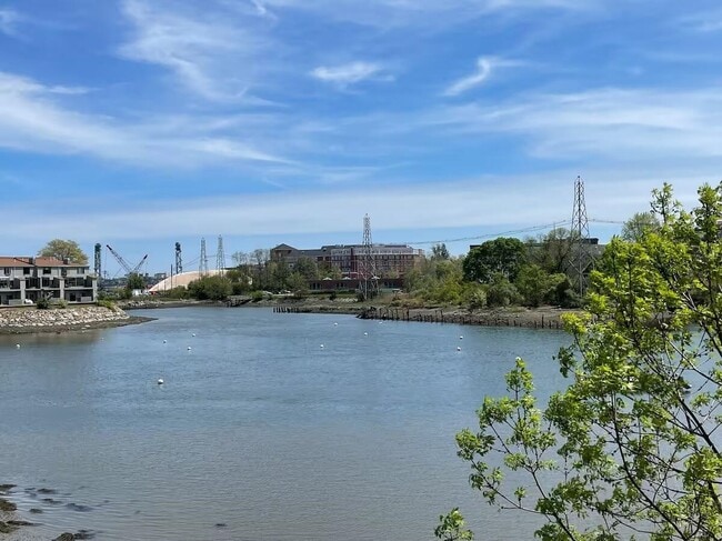 Building Photo - 172 Northwest St