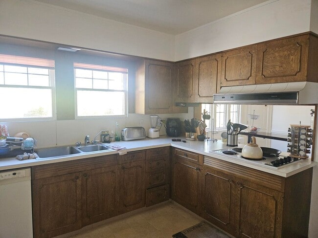Building Photo - 5bd 5ba Stunning Home