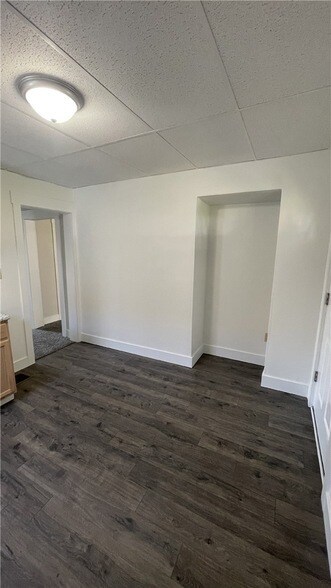 Building Photo - 424 W 7th Ave