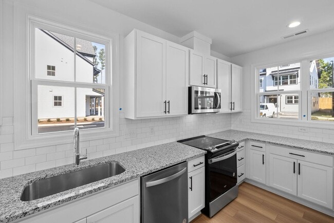 Building Photo - Newly Built 4BD, 3.5BA End-Unit Raleigh To...