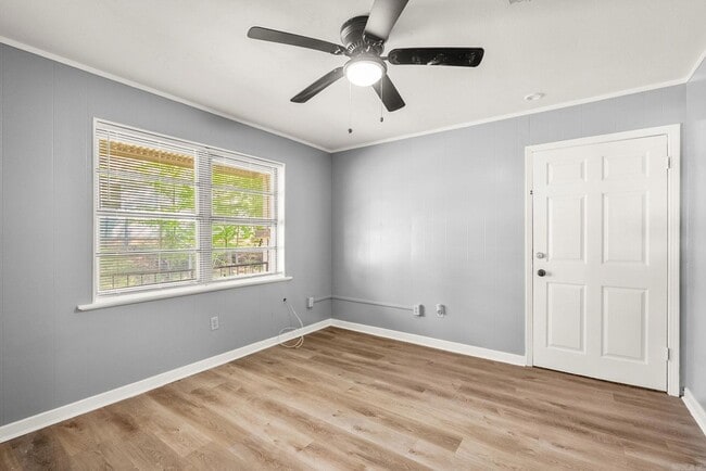 Building Photo - 713 Oakwood