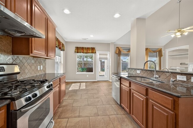 Building Photo - 26439 Sundown Cove Ln