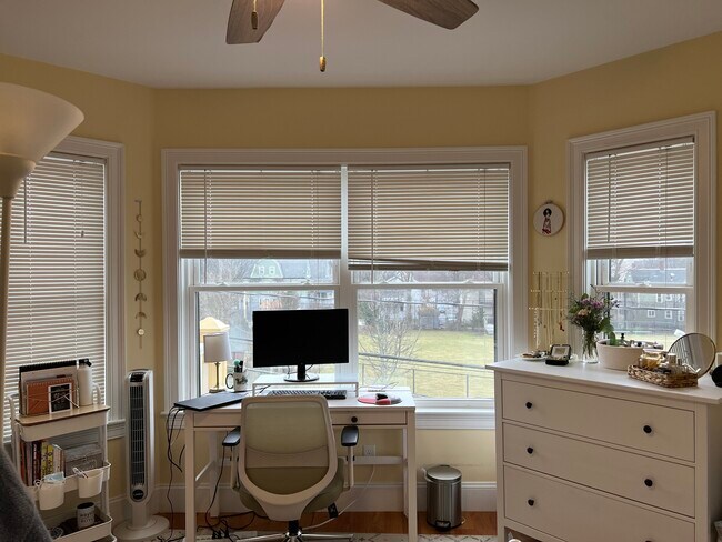 Building Photo - 118 Holland St