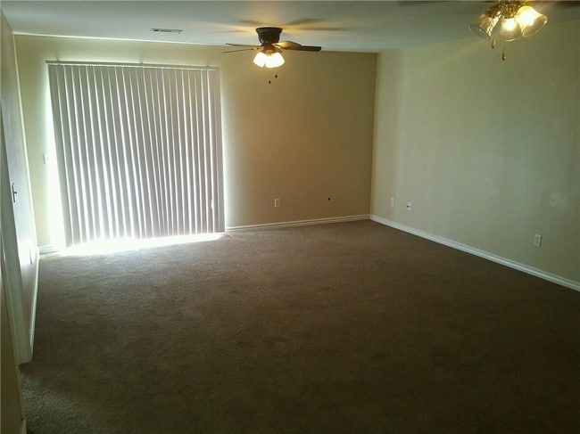 Building Photo - 303 Graystone Cir