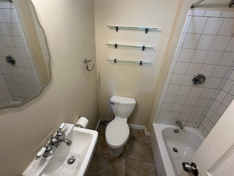 Building Photo - 238 Cambridge St