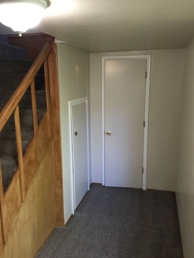 Building Photo - 5 Bedroom House in Southeast Eugene