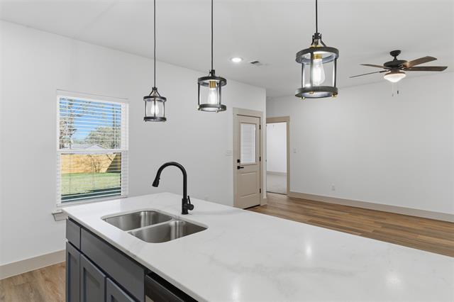 Building Photo - 425 Munson St