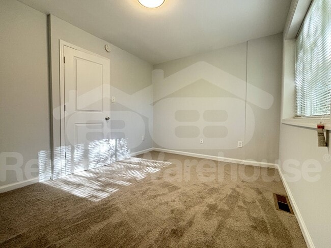 Building Photo - 1216 Westview Terrace