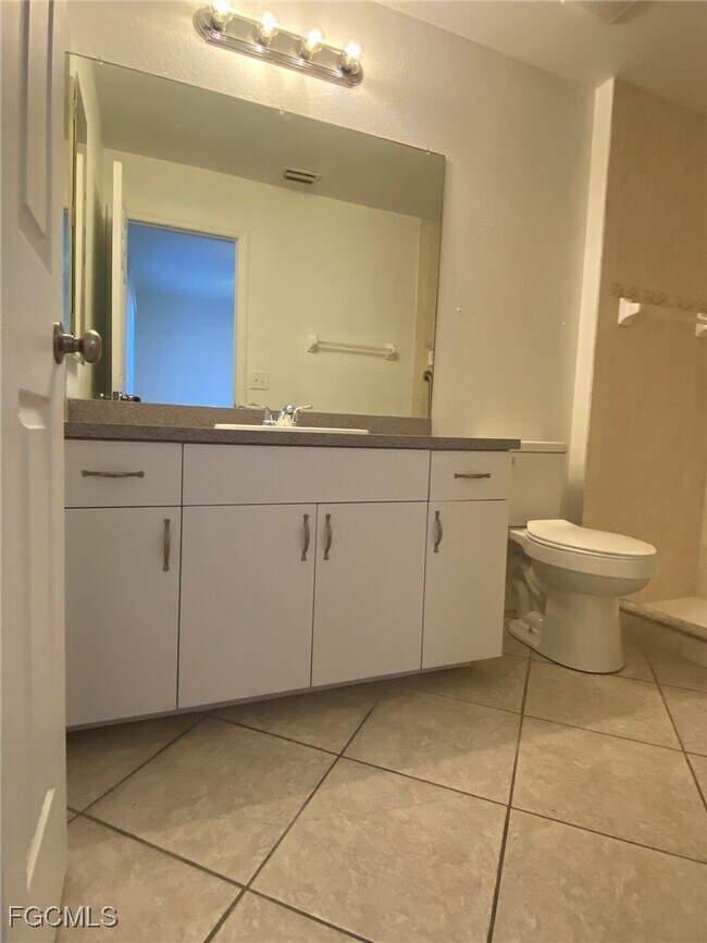 Building Photo - 1029 SE 11th St