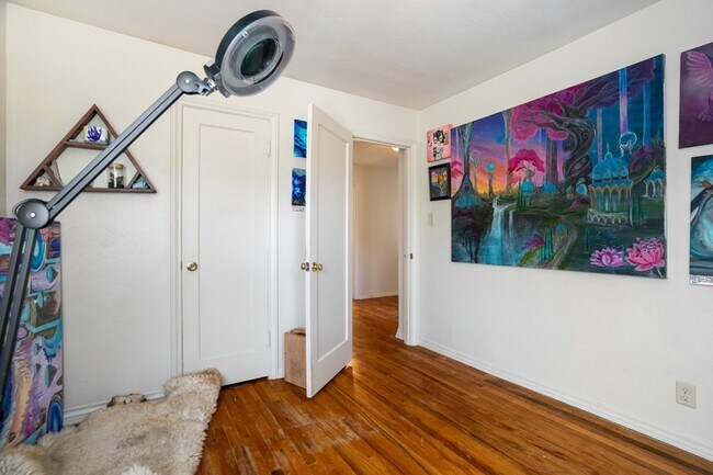 Building Photo - 515 W San Miguel St