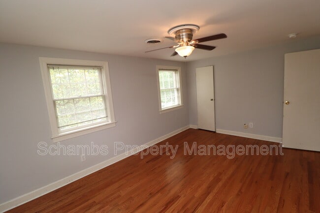 Building Photo - 1000 Nichols Dr