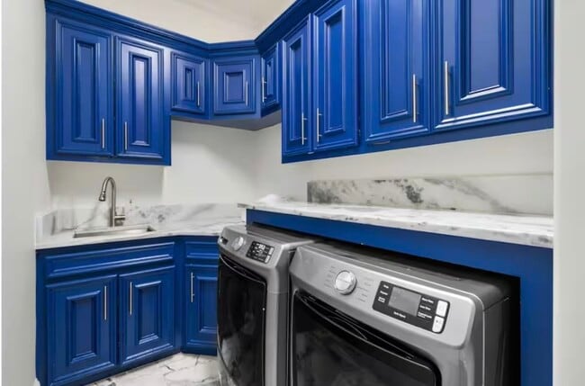 Building Photo - 2133 Bering Dr