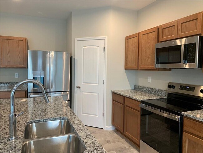 Building Photo - 204 Sage Woods Way