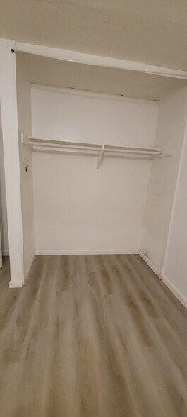 Building Photo - 5920 Streamview Dr