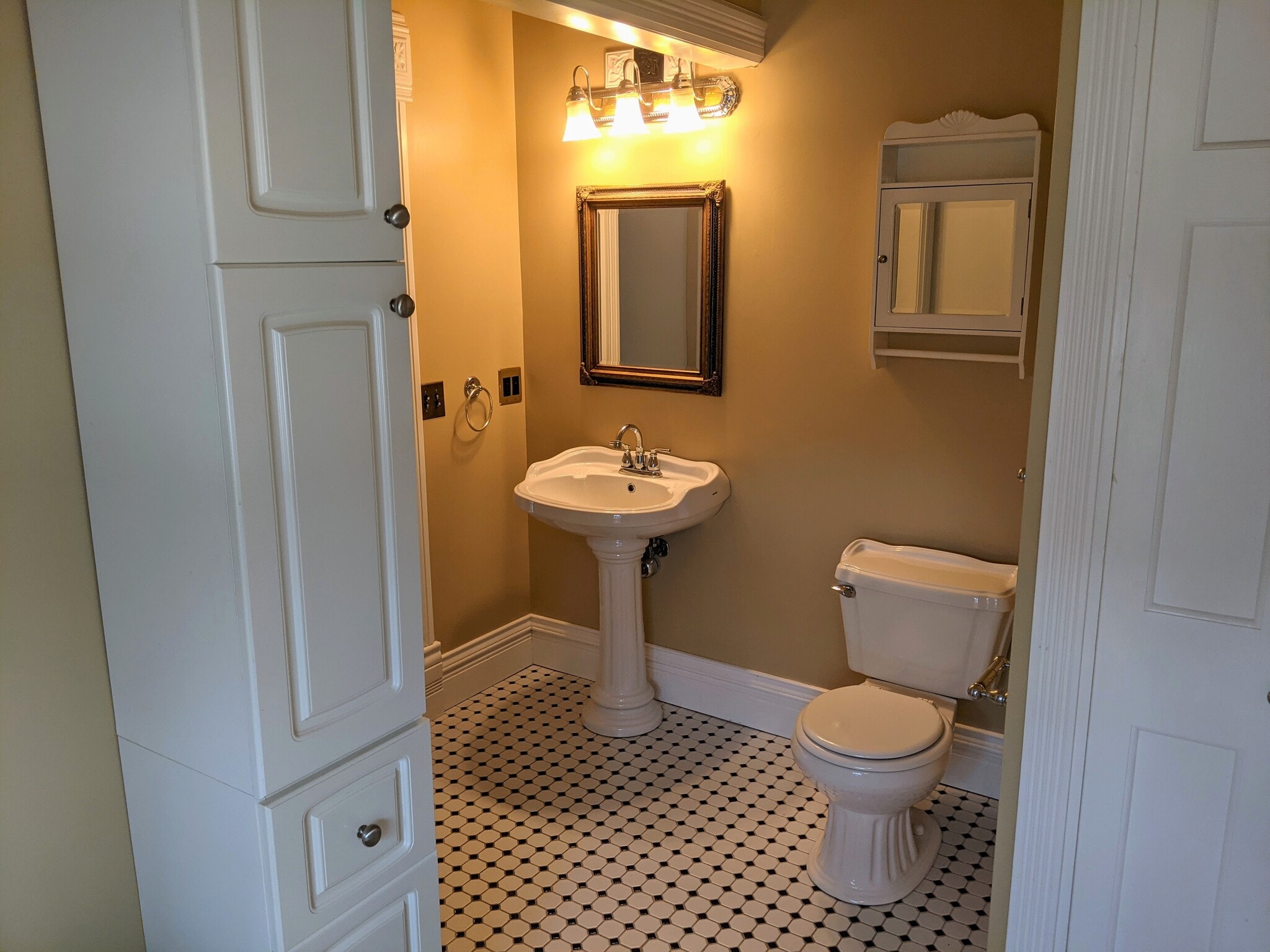 2nd Bath - 128 S Main St