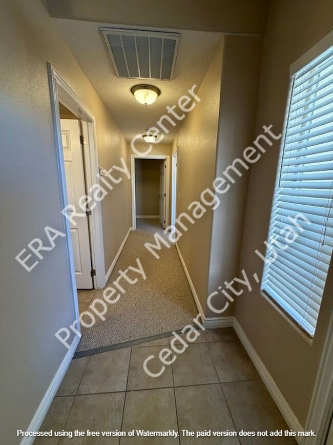 Building Photo - Move-In Discount - 3 Bedroom 2 bath in The Seasons