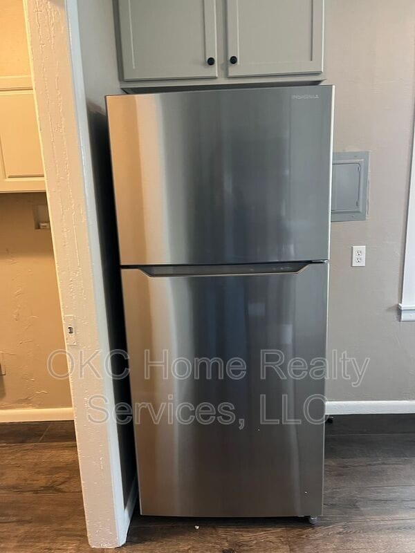 Building Photo - 234 W Thatcher St