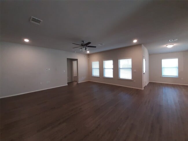 Building Photo - 221 Stalwart Hl Trl